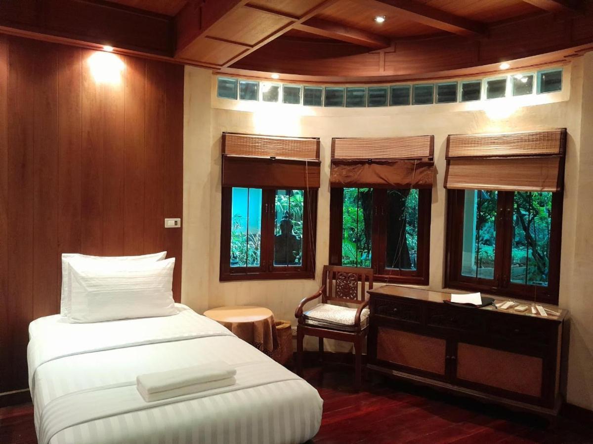 Avara Signature House Hotel Chiang Mai Luaran gambar