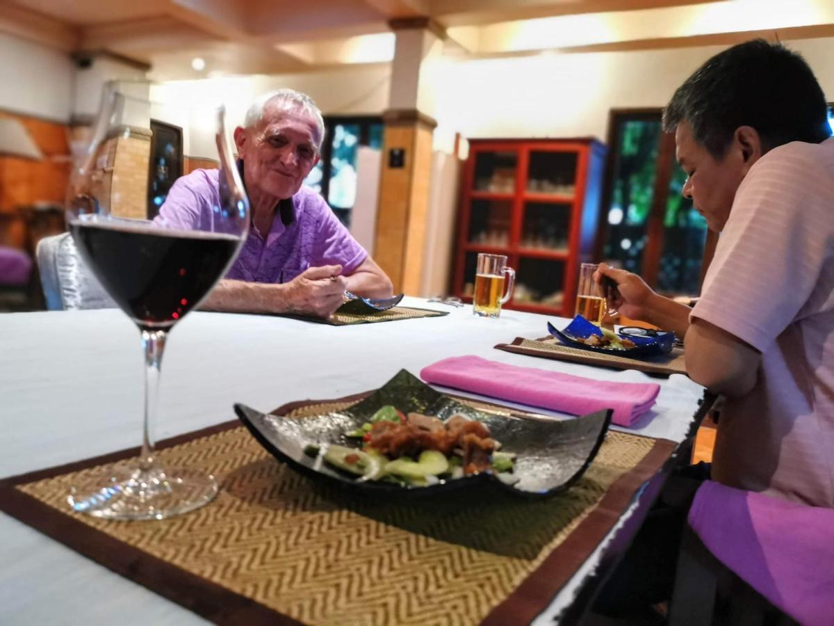Avara Signature House Hotel Chiang Mai Luaran gambar