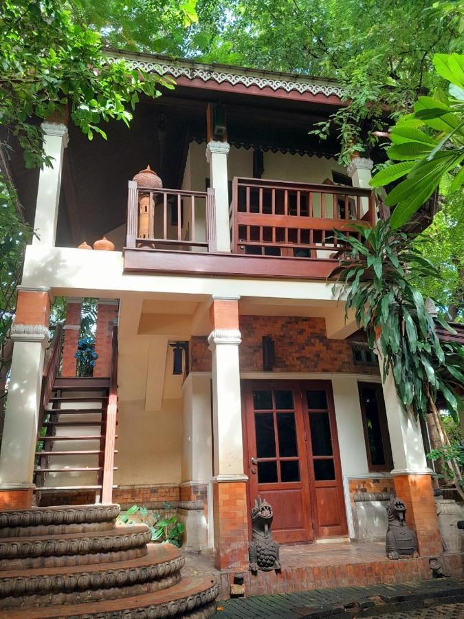 Avara Signature House Hotel Chiang Mai Luaran gambar